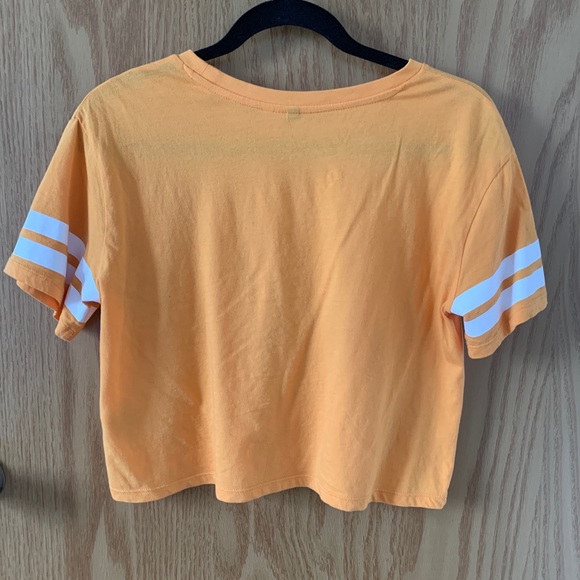 2/$20 H&M // Short Sleeve Cropped Tee - Picture 3 of 4
